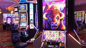 goldenstar Slots Jackpot ဆုကြေးကြီး ရရှိသောကစားသမား MMK ငွေထုတ်ယူနေသောမြင်ကွင်း
